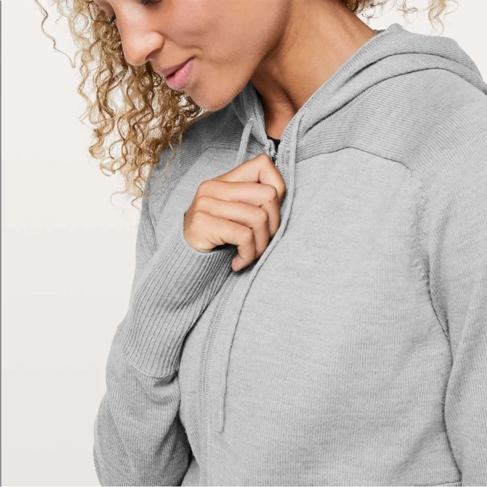 Lululemon Gray Rise & Move Hoodie Heathered Silver Drop | Size 8 / 10 EUC